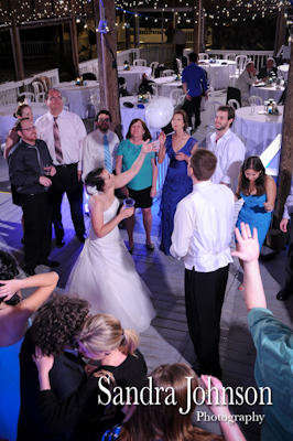 Best Lakeside wedding at Paradise Cove in Orlando, Florida - Wedding photographer - Sandra Johnson (SJFoto.com)